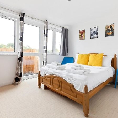لندن Spacious 2 Bedroom Apartment In Cricklewood المظهر الخارجي الصورة